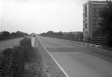 84148 Gezicht op de Rijksweg 22 te Utrecht, uit het noordoosten, ter hoogte van het viaduct over de Stadionlaan.